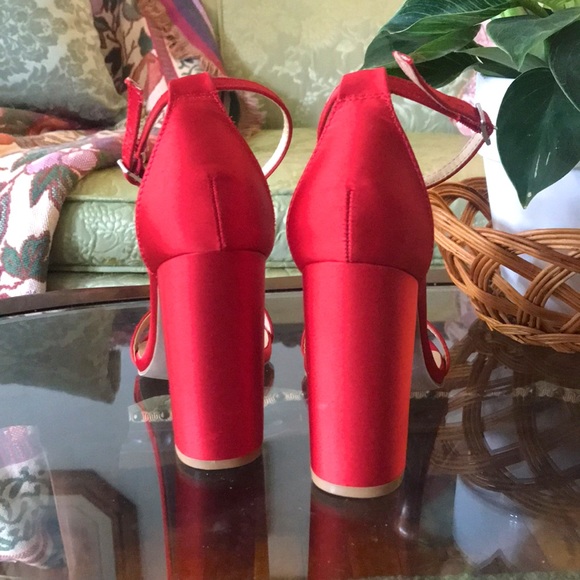 NWOT Red Satin Lulu’s Heels ❤️ - Picture 7 of 7